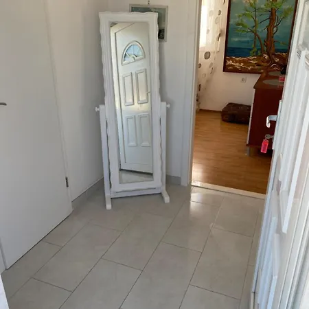 Remi, Penthouse With Balcony, Free Parking Apartment Marina