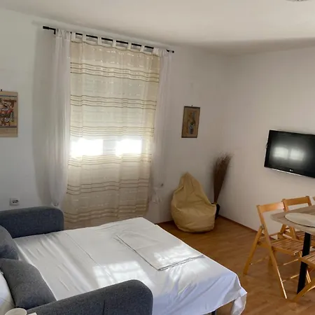 Remi, Penthouse With Balcony, Free Parking *