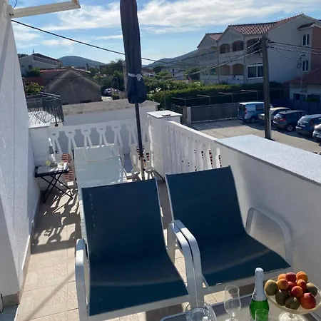 Remi, Penthouse With Balcony, Free Parking 玛里纳