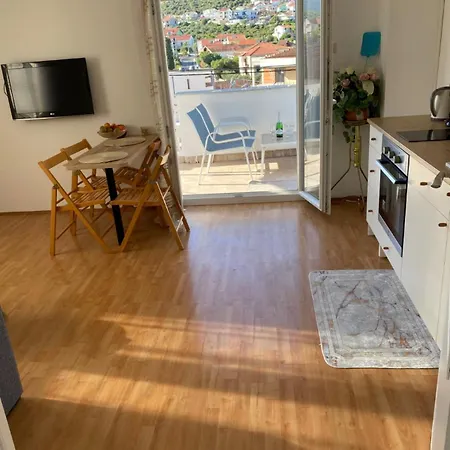 Remi, Penthouse With Balcony, Free Parking 公寓 *