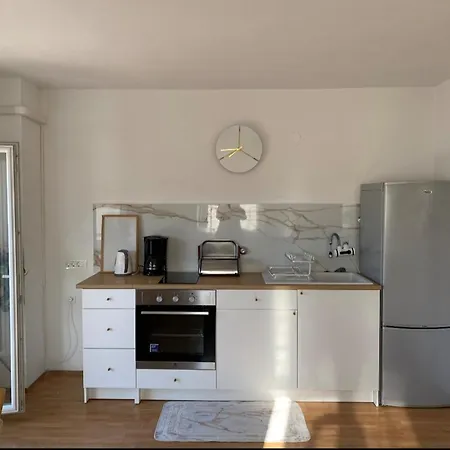 公寓 Remi, Penthouse With Balcony, Free Parking *