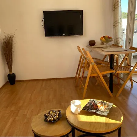Remi, Penthouse With Balcony, Free Parking Apartman *