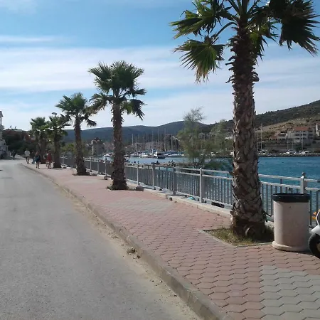Remi, Penthouse With Balcony, Free Parking Marina