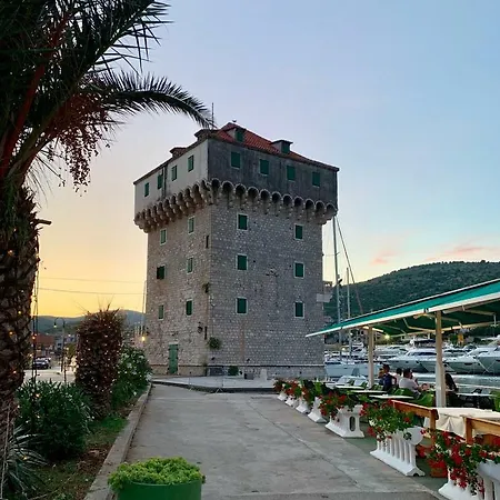 Remi, Penthouse With Balcony, Free Parking