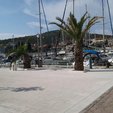 Apartment Remi, Penthouse With Balcony, Free Parking Marina