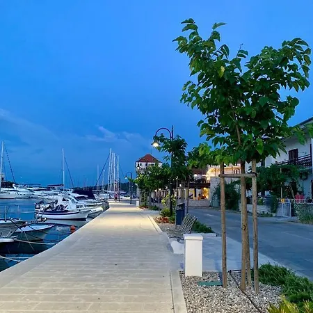 Apartamento Remi, Penthouse With Balcony, Free Parking Marina (Bossoglina)