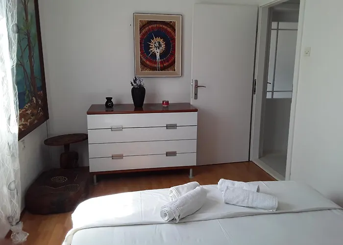 Remi, Penthouse With Balcony, Free Parking