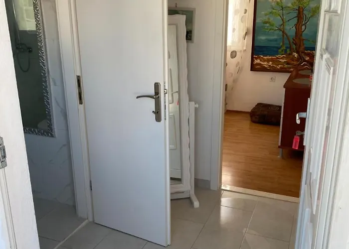 Remi, Penthouse With Balcony, Free Parking Apartman