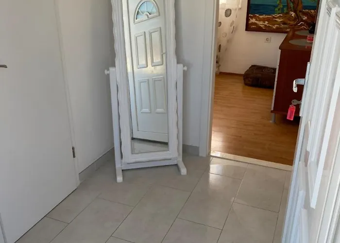 Remi, Penthouse With Balcony, Free Parking Apartman Marina