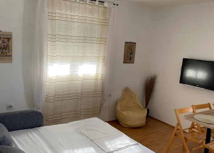 Remi, Penthouse With Balcony, Free Parking *