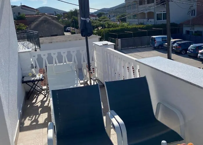 Remi, Penthouse With Balcony, Free Parking Marina
