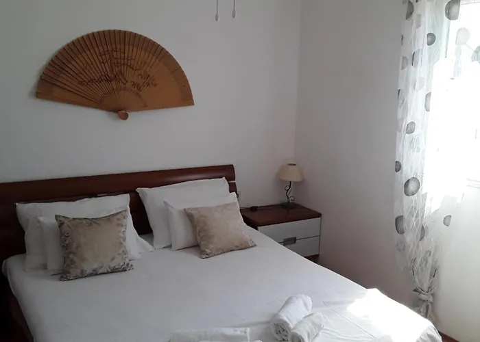 Remi, Penthouse With Balcony, Free Parking Apartman