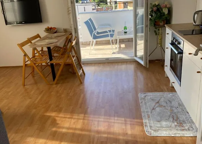 Remi, Penthouse With Balcony, Free Parking Apartman *