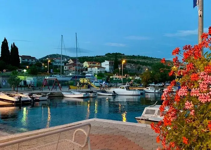 Remi, Penthouse With Balcony, Free Parking Marina