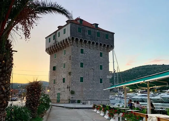 Remi, Penthouse With Balcony, Free Parking